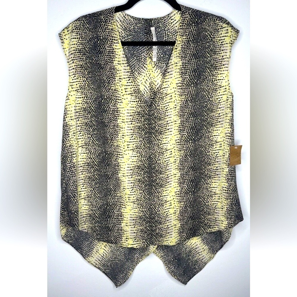 NWT Rachel Roy Snake Print v neck Top Blouse Chevron flowy shirt size small